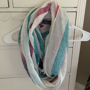 2 infinity scarves